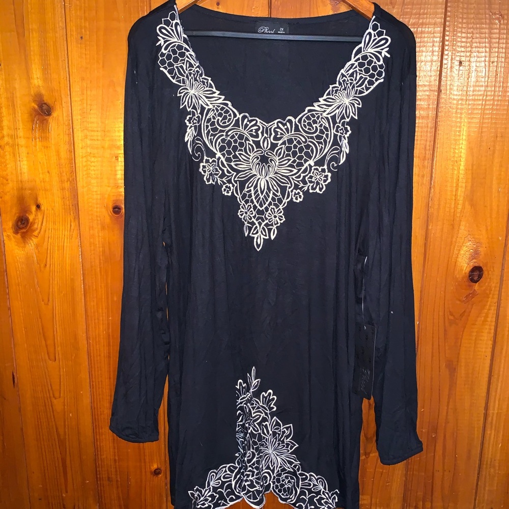 Phool Embroidered Tunic Top